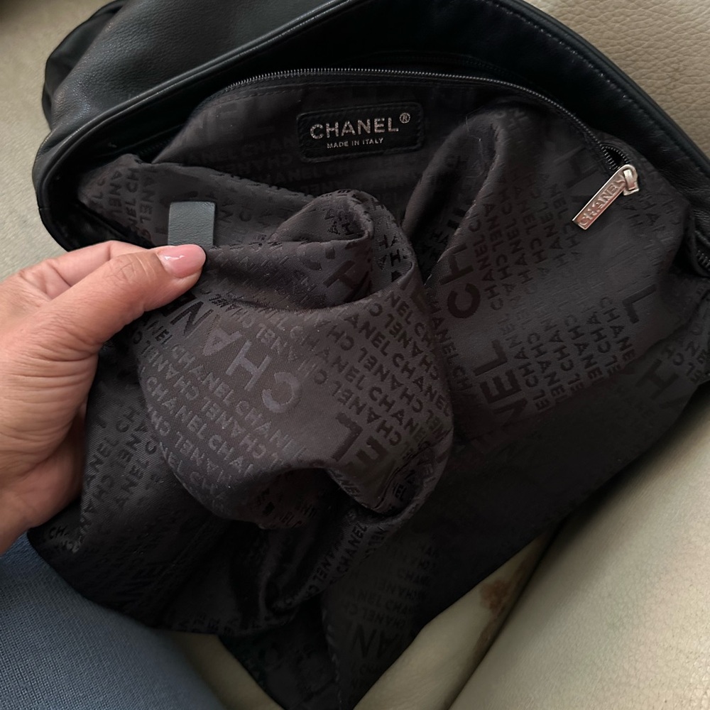 CHANEL bag , like new , AUTHENTIC lambskin ultimate soft leather shoulder bag - Picture 10 of 15